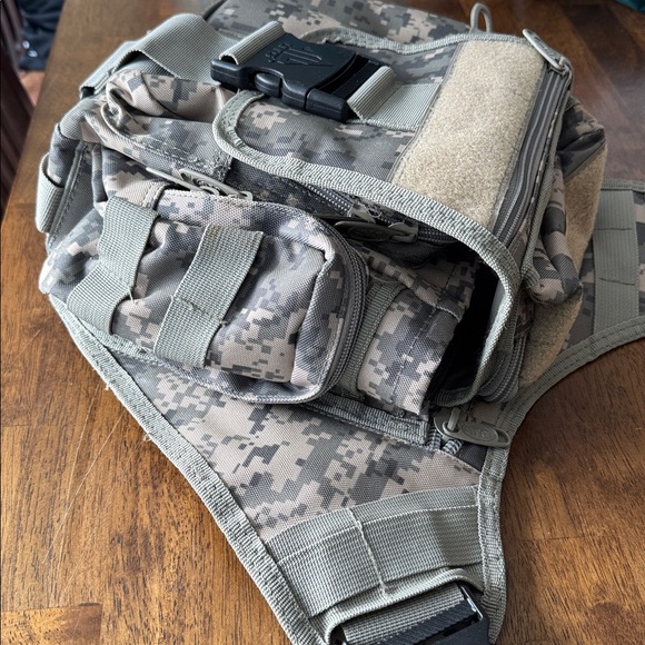 UGT tactical crossbody messenger bag camouflage used - Picture 3 of 13
